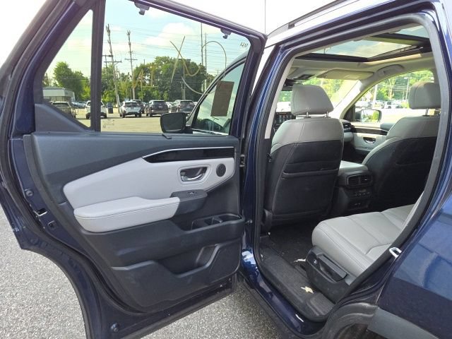 Used 2023 Honda Pilot Touring image 14