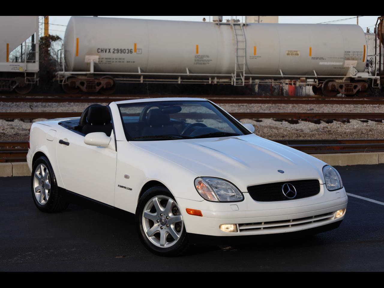 Used 1999 Mercedes-Benz SLK 230 image 2