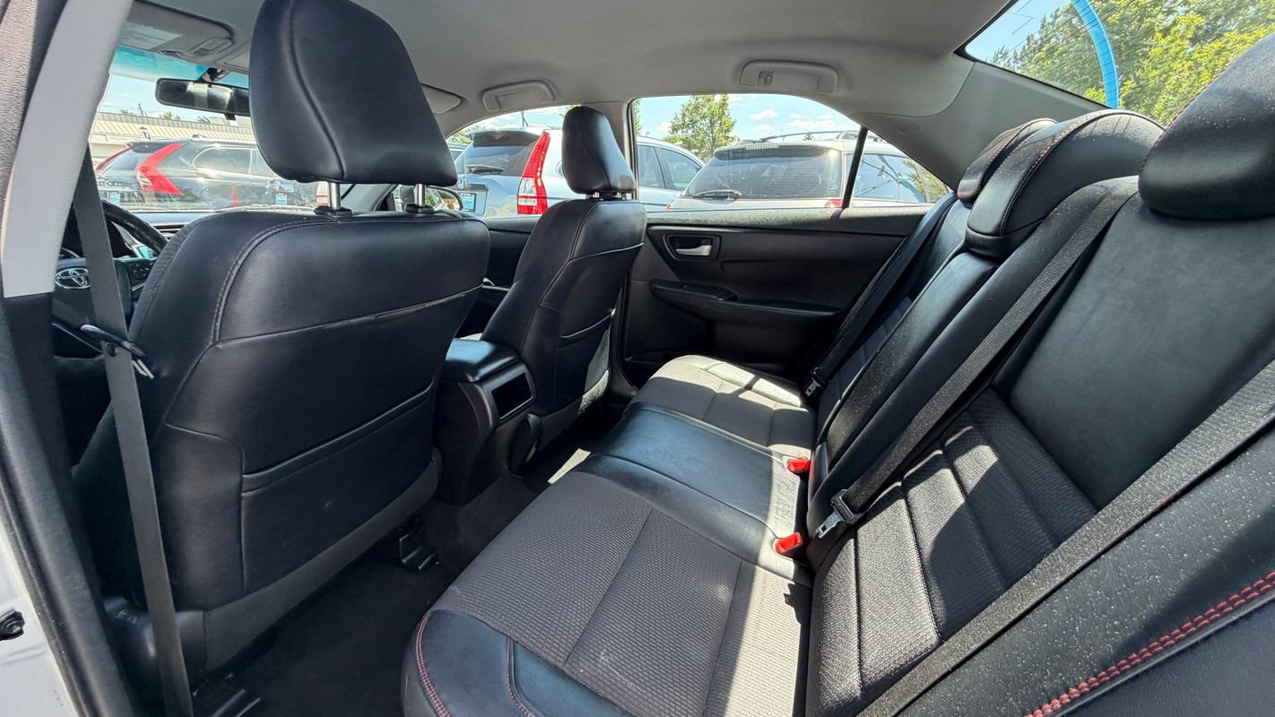 Used 2016 Toyota Camry SE FWD image 9