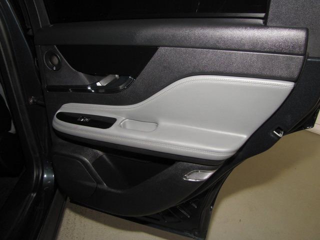 Used 2020 Lincoln Corsair Reserve image 19