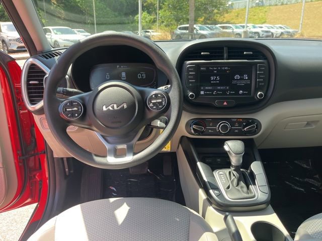 Used 2023 Kia Soul LX w/ LX Technology Package image 17
