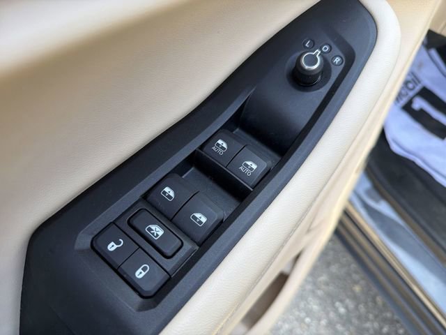 Used 2022 Jeep Grand Cherokee Limited w/ Luxury Tech Group II RWD image 13
