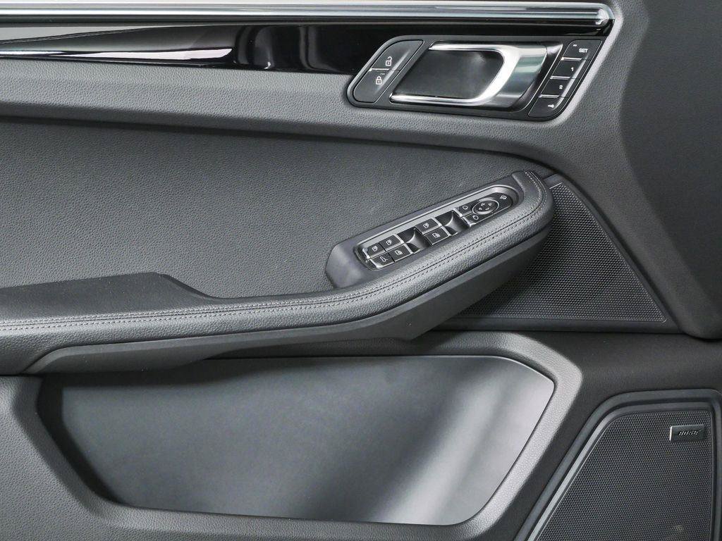 New 2026 Porsche Macan AWD/4WD image 6