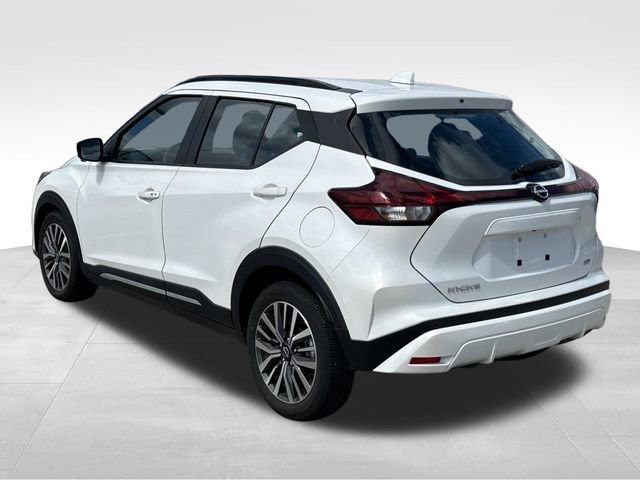 Used 2023 Nissan Kicks SR image 7