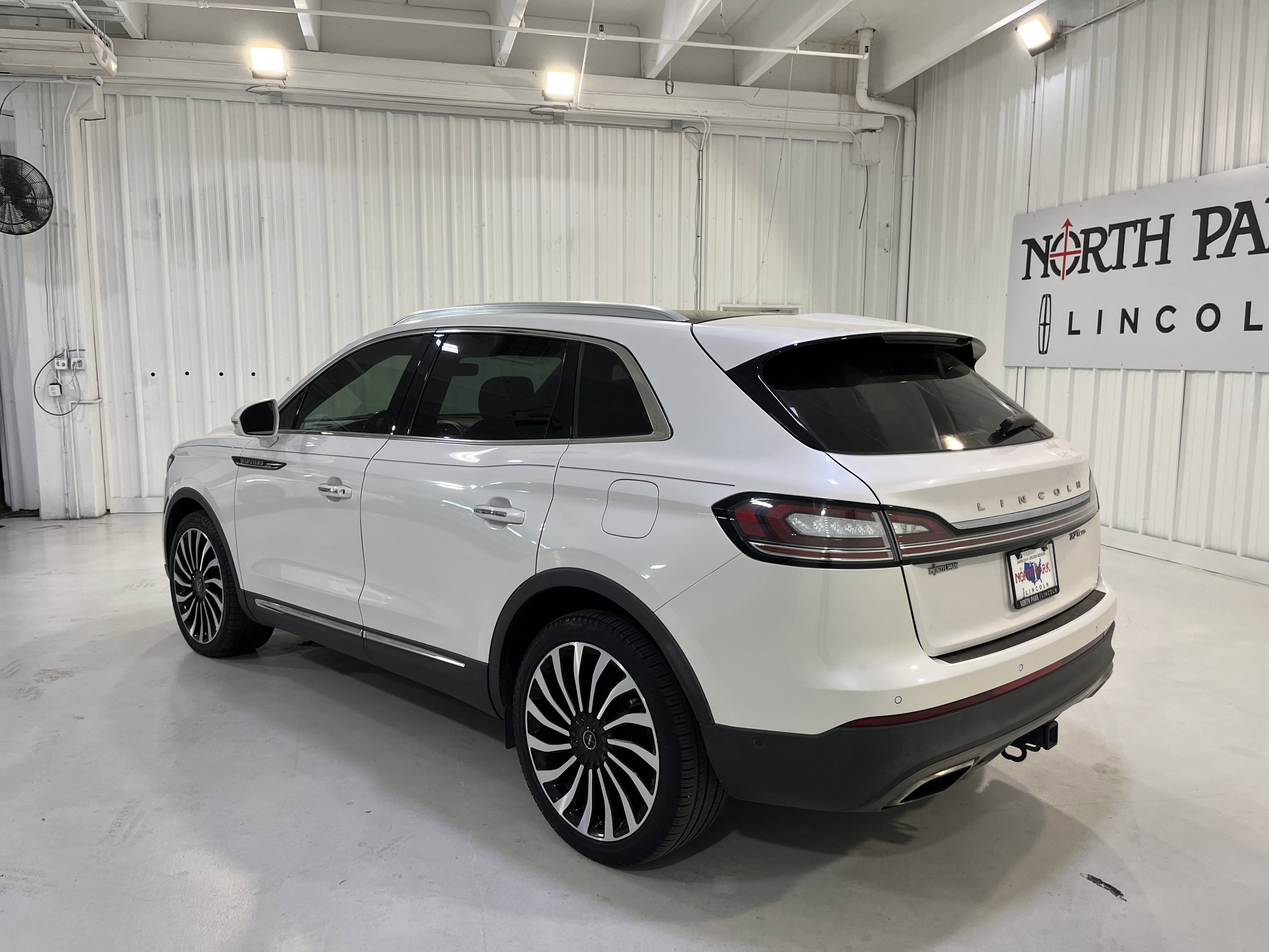 Used 2019 Lincoln Nautilus Black Label AWD/4WD image 3