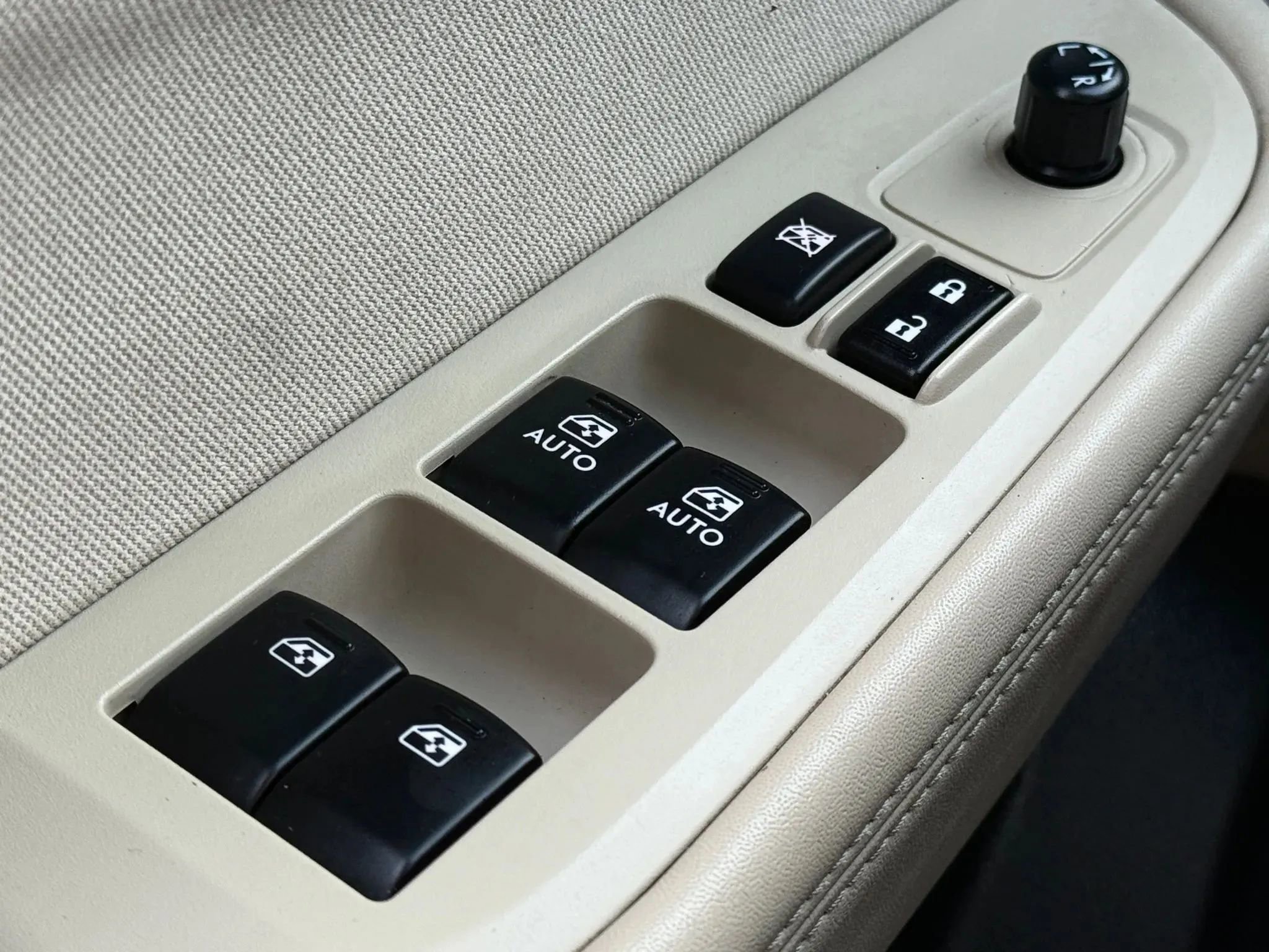 Used 2017 Subaru Outback 2.5i Premium image 23