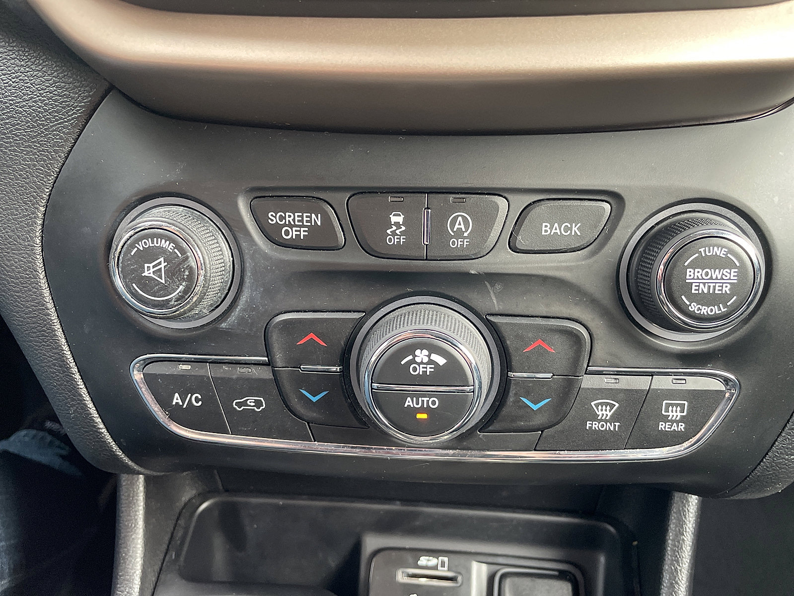 Used 2017 Jeep Cherokee Limited image 54