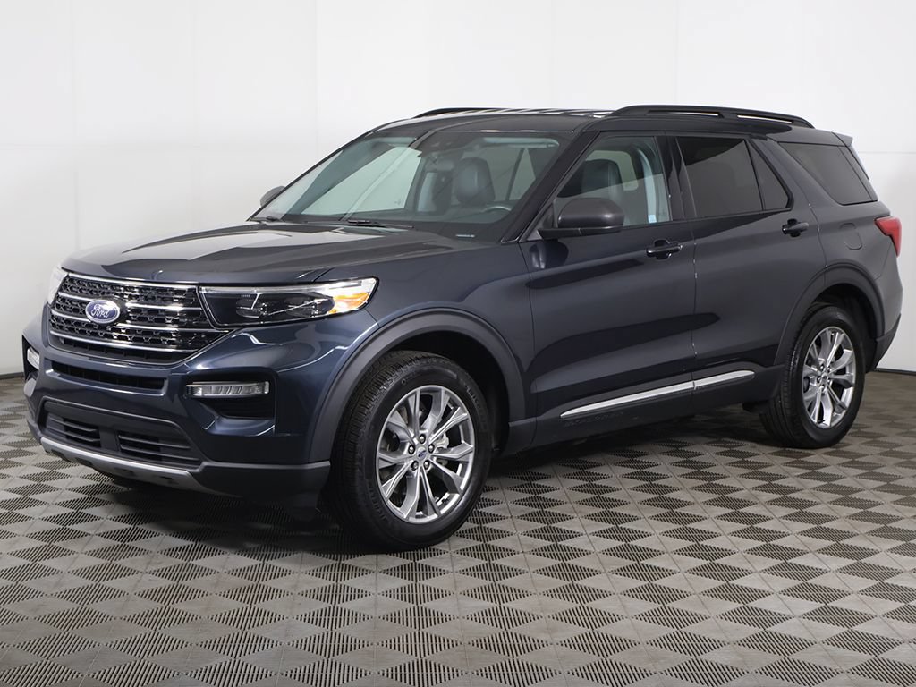 Used 2024 Ford Explorer XLT w/ Equipment Group 202A AWD/4WD image 8