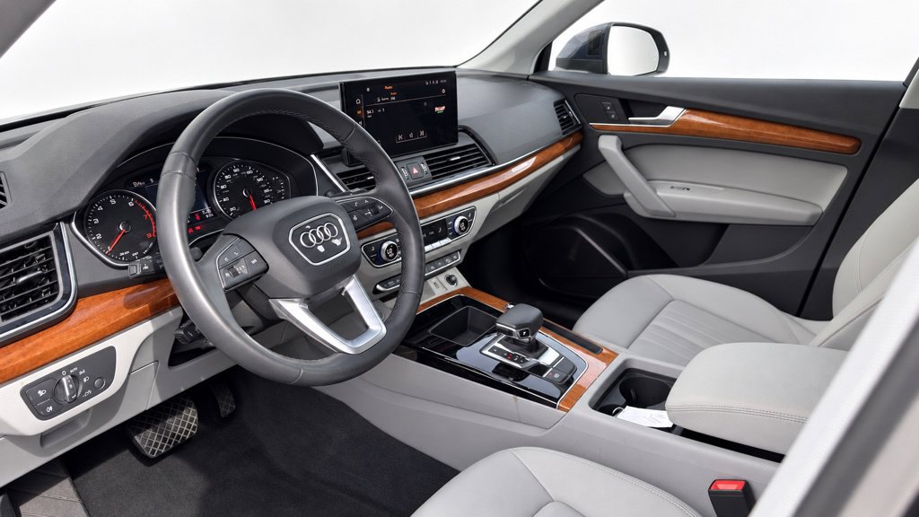 Used 2023 Audi Q5 2.0T Premium w/ Convenience Package AWD/4WD image 9