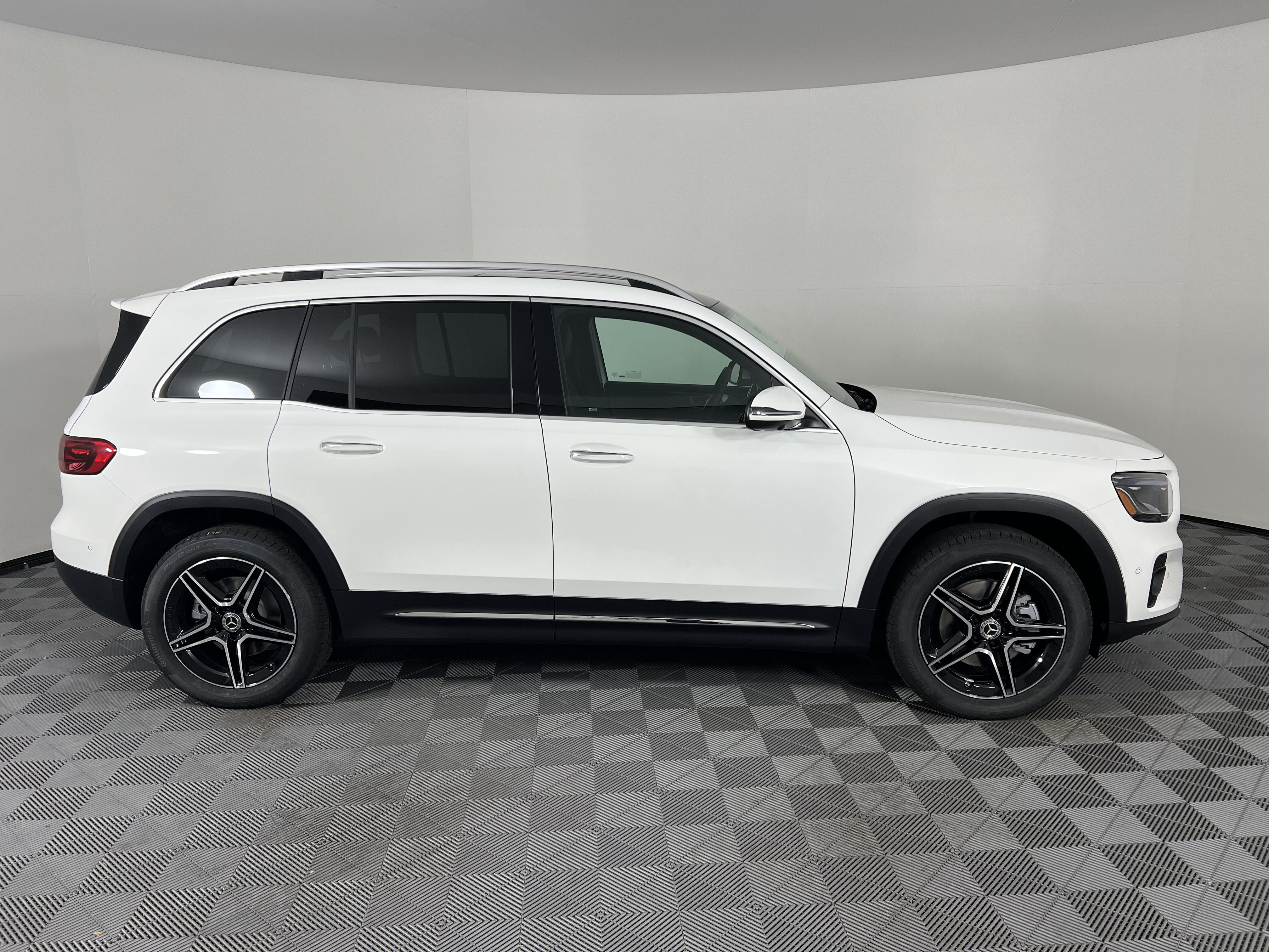 Used 2026 Mercedes-Benz GLB 250 4MATIC image 14