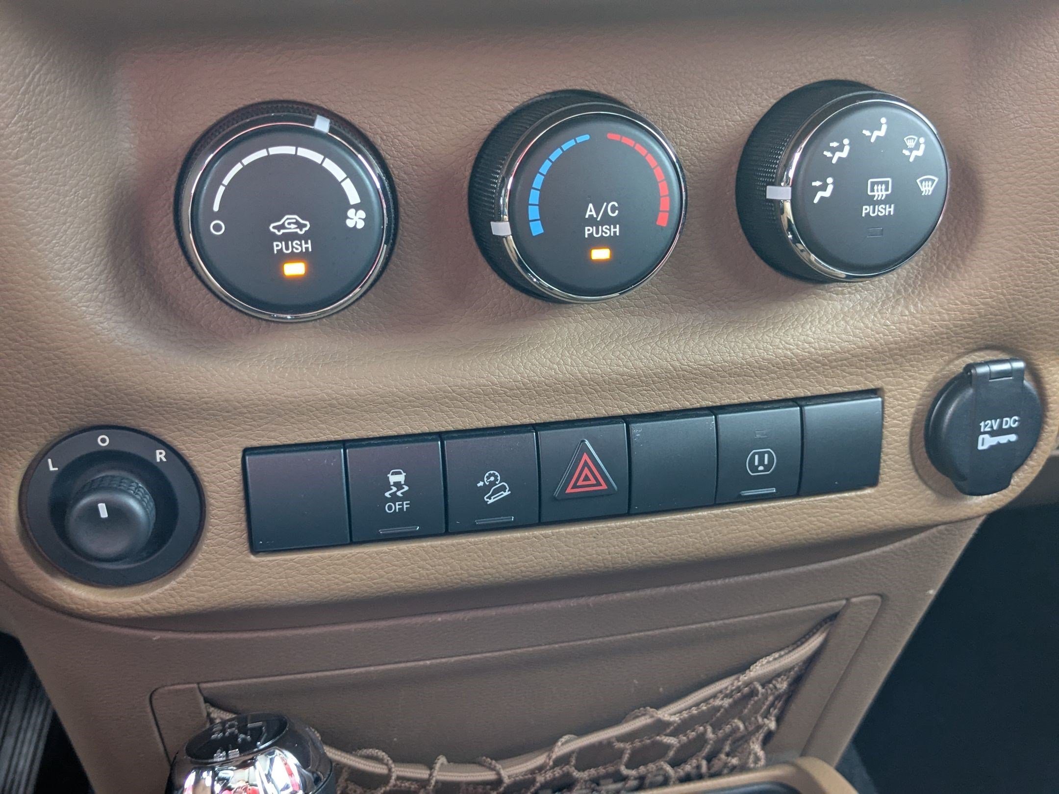 Used 2014 Jeep Wrangler Unlimited Sahara w/ Max Tow Package AWD/4WD image 24