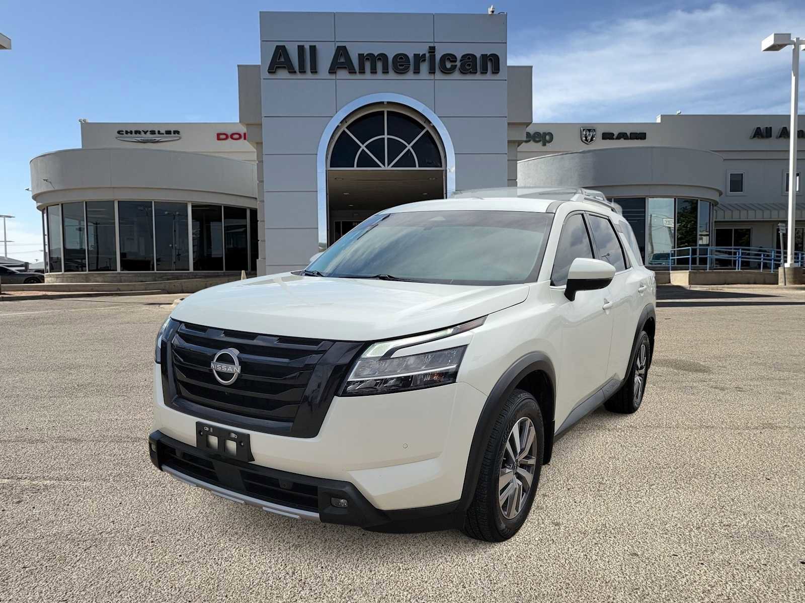 Used 2023 Nissan Pathfinder SL w/ Lighting Package (N92)