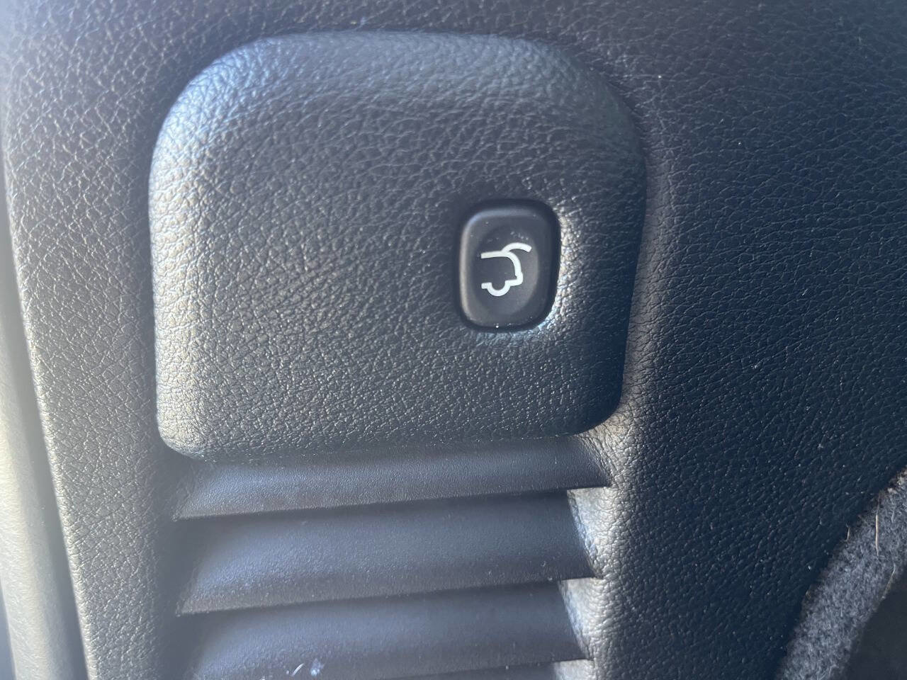 Used 2018 Jeep Grand Cherokee Altitude AWD/4WD image 8