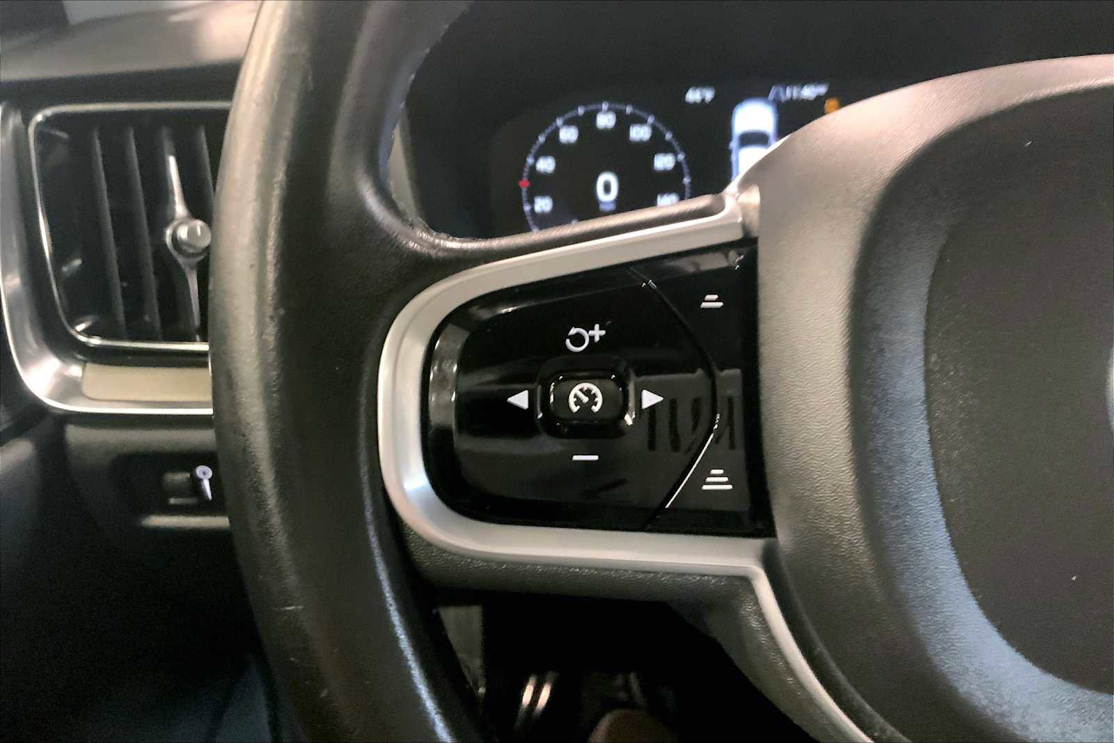 Used 2021 Volvo V60 T5 Cross Country image 23