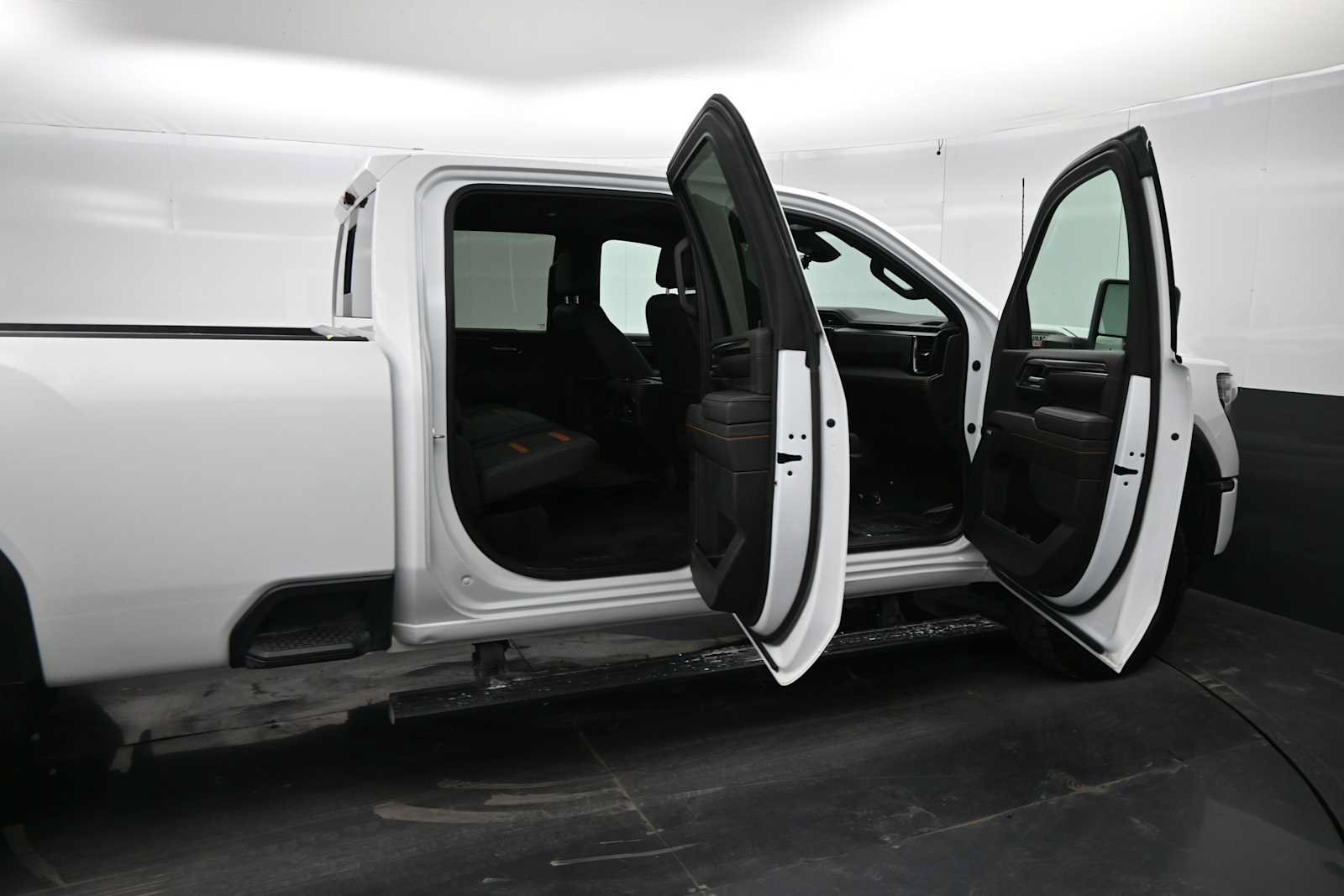 Used 2024 GMC Sierra 2500 AT4 w/ AT4 Premium Plus Package AWD/4WD image 34