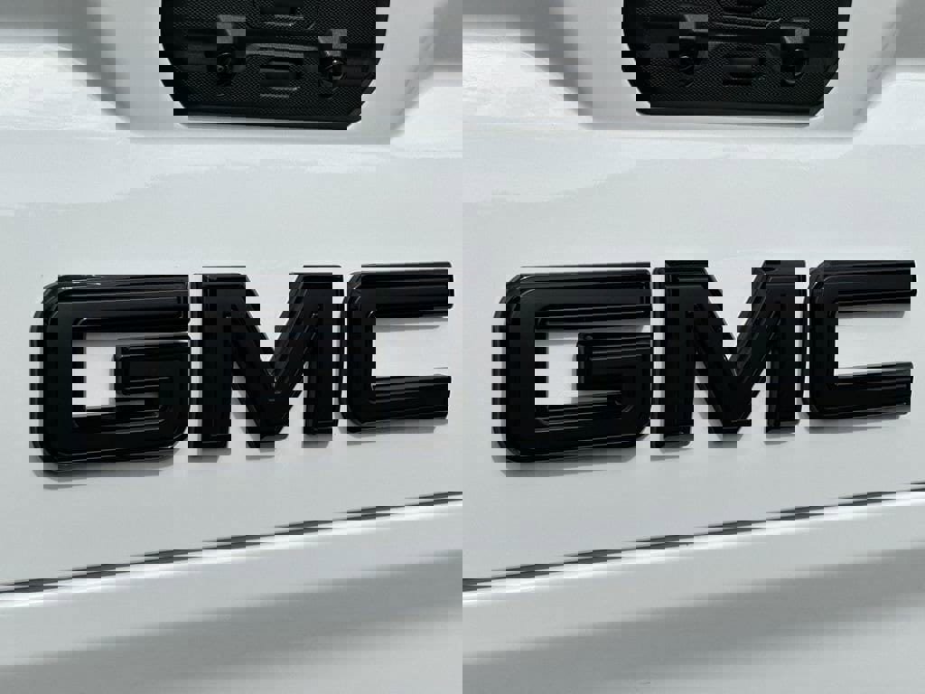 Used 2025 GMC Sierra 1500 AT4X image 32