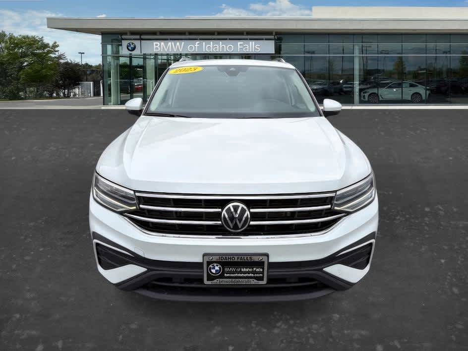 Used 2023 Volkswagen Tiguan SE w/ Panoramic Sunroof Package AWD/4WD image 2