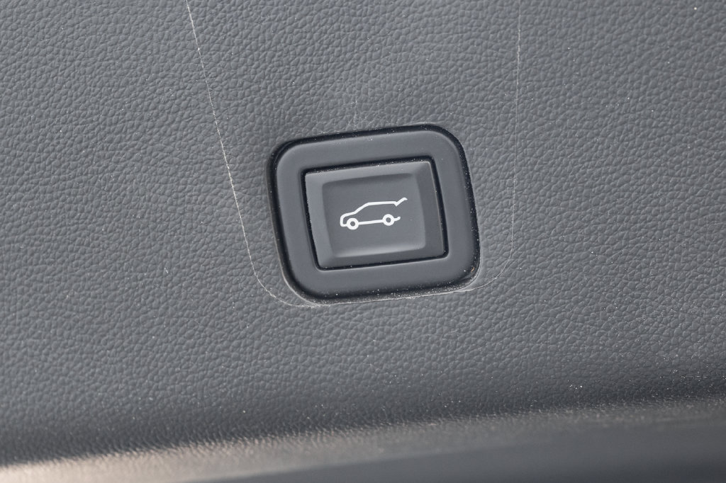 Used 2023 Chevrolet Traverse LT FWD image 38