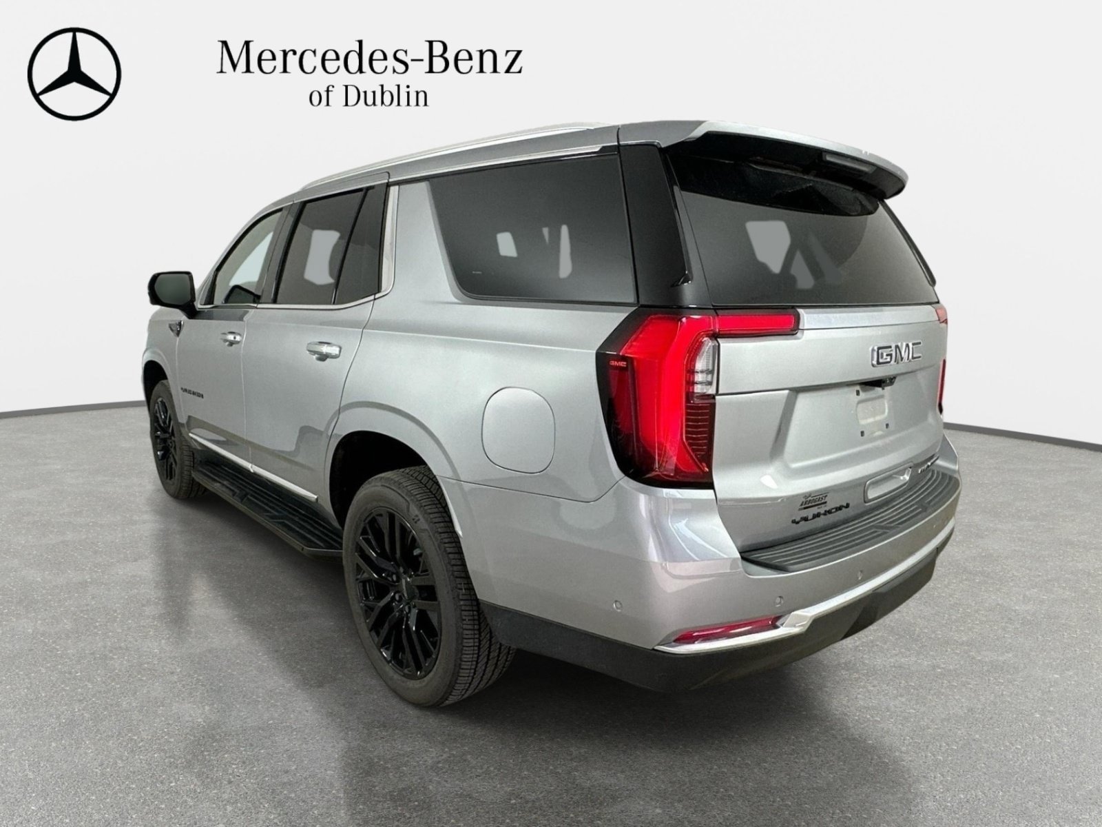 Used 2025 GMC Yukon Elevation w/ LPO, Yukon Black Package AWD/4WD image 4