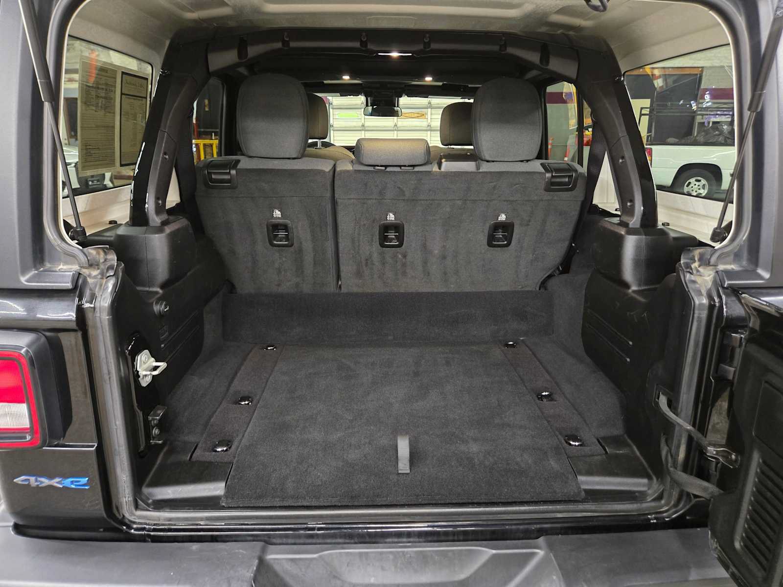 Used 2024 Jeep Wrangler Unlimited AWD/4WD image 14