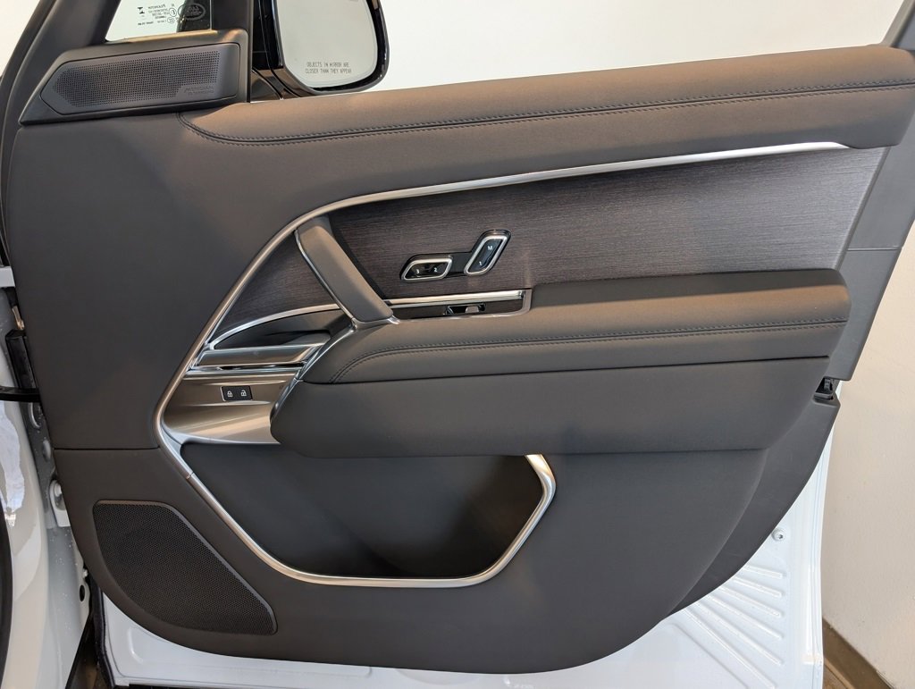 New 2025 Land Rover Range Rover SE image 33