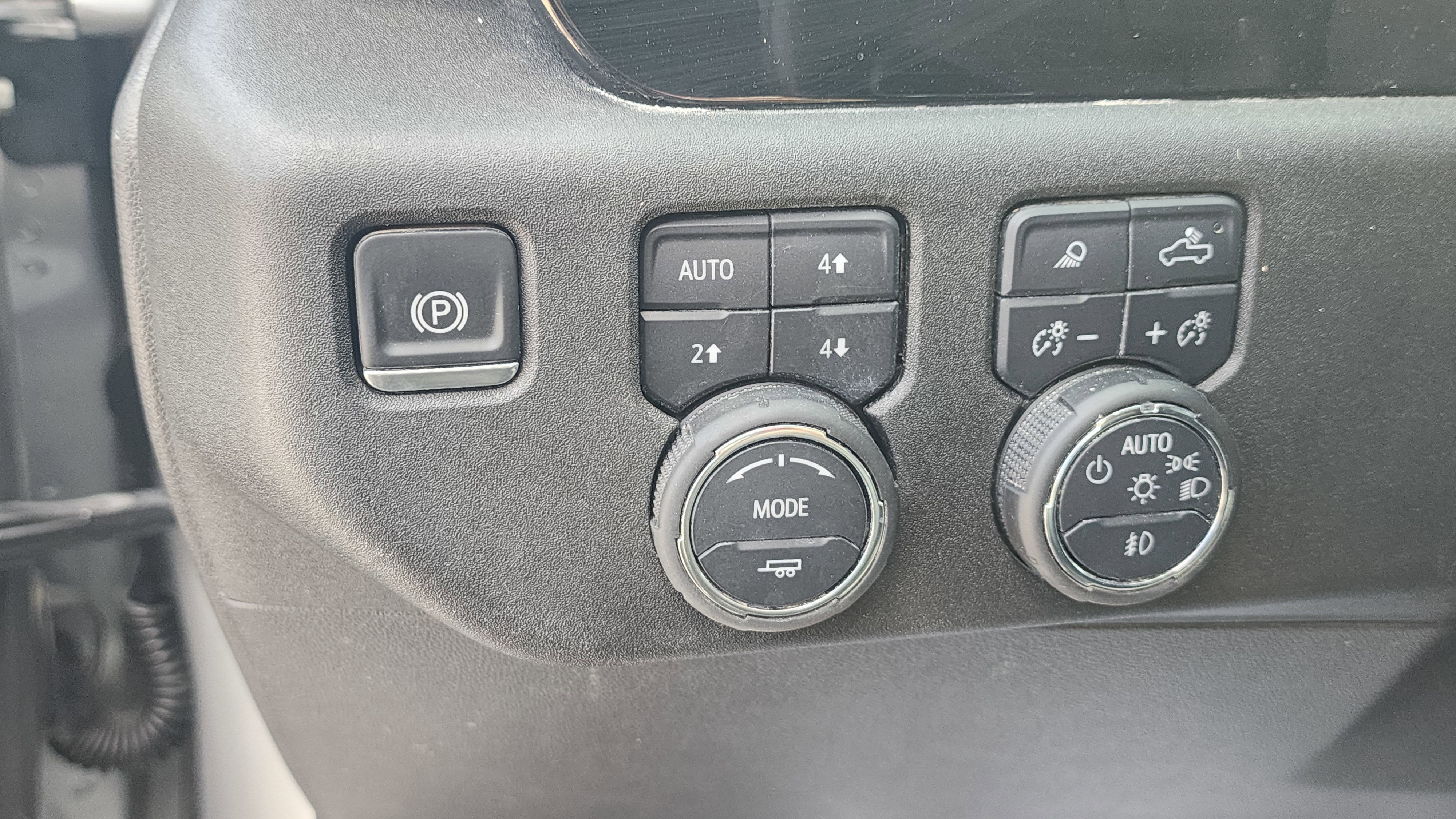 Used 2025 Chevrolet Silverado 2500 LTZ AWD/4WD image 15