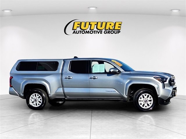 Used 2025 Toyota Tacoma SR5 image 4
