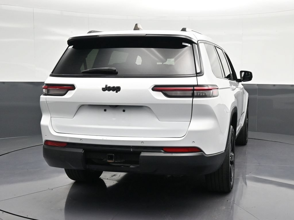 Used 2023 Jeep Grand Cherokee L Laredo RWD image 2