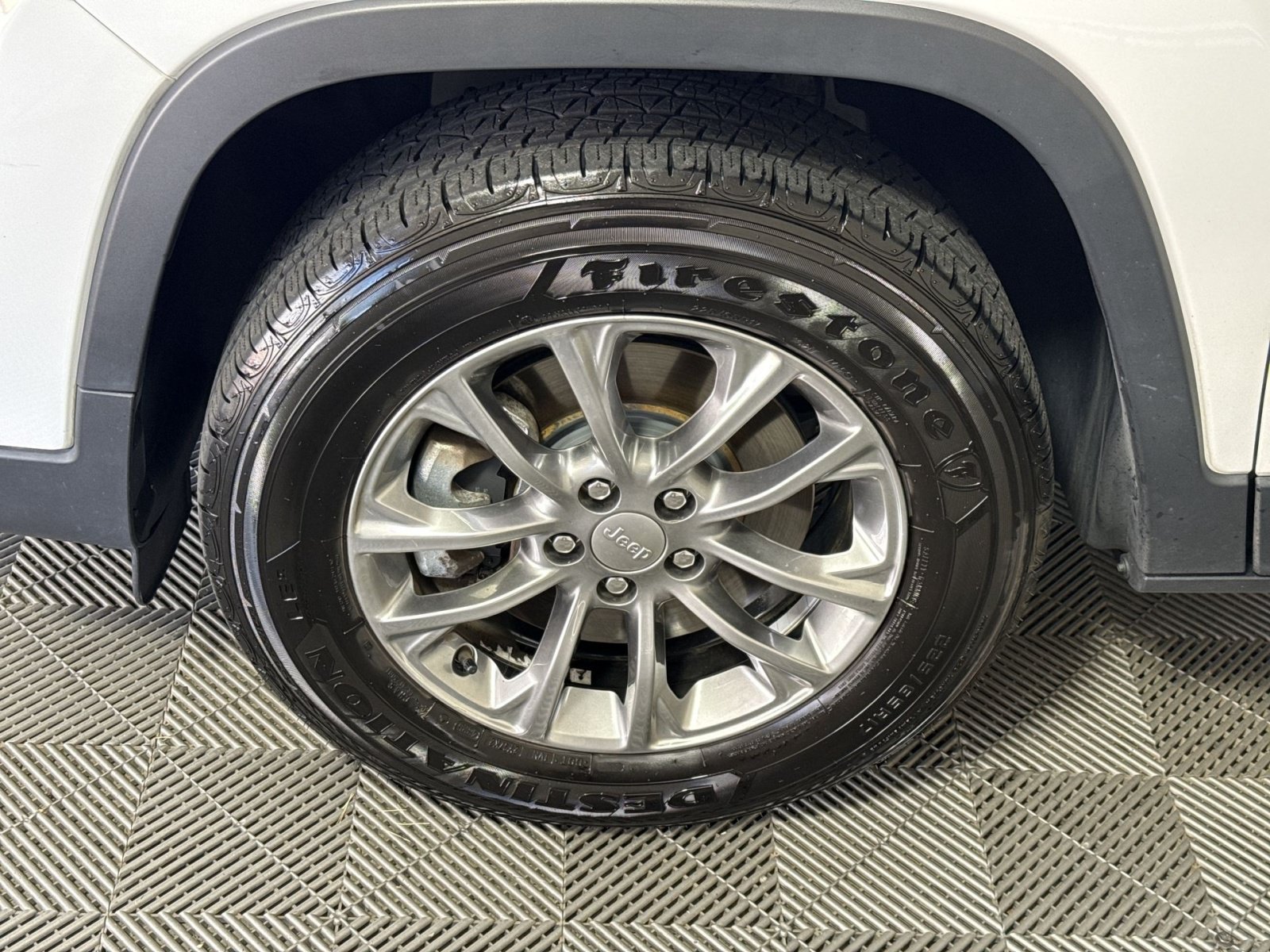 Used 2021 Jeep Cherokee Latitude Lux w/ Sun & Sound Group AWD/4WD image 12