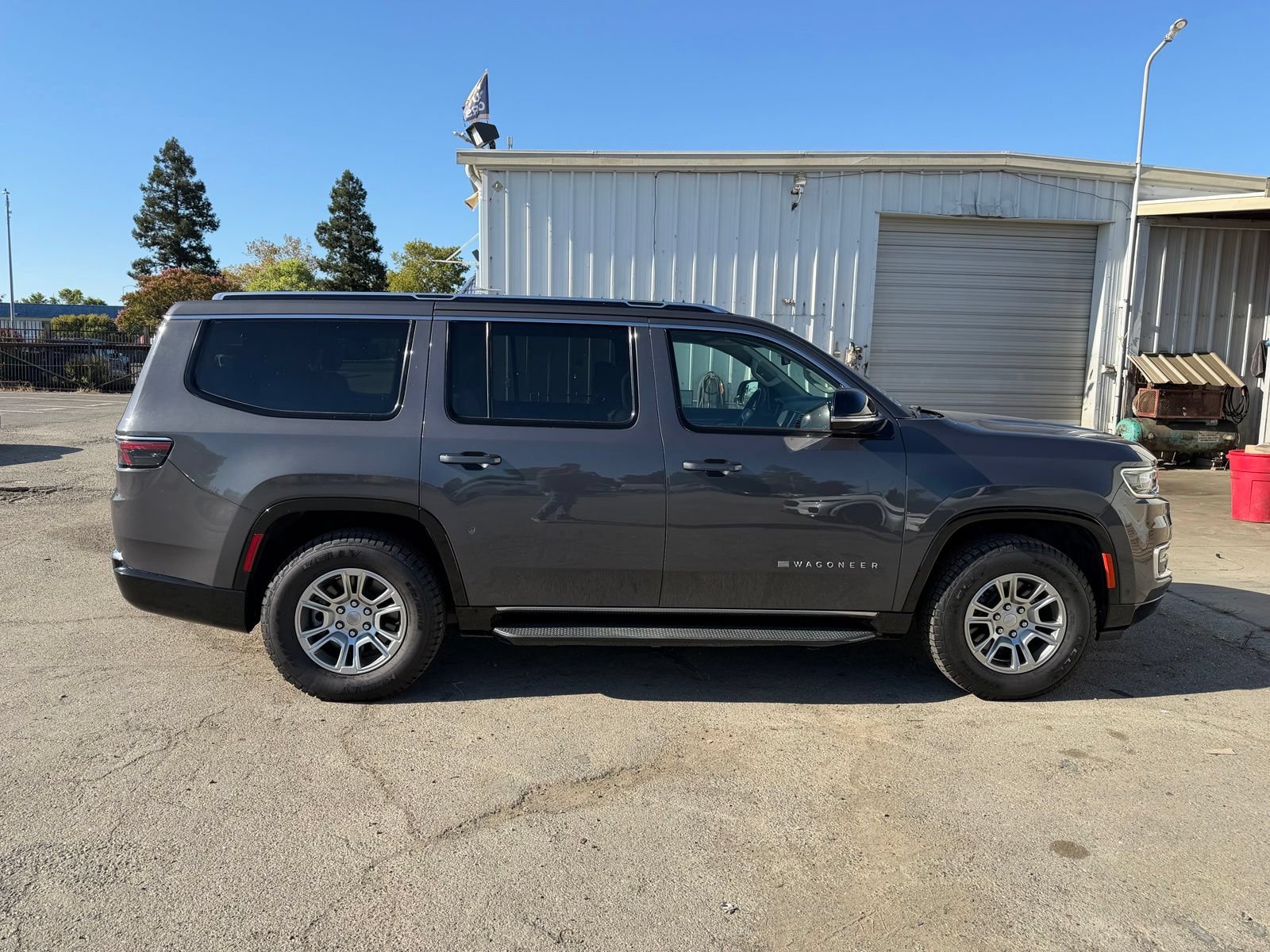 Used 2024 Jeep Wagoneer 4WD w/ HD Trailer Tow Package image 6
