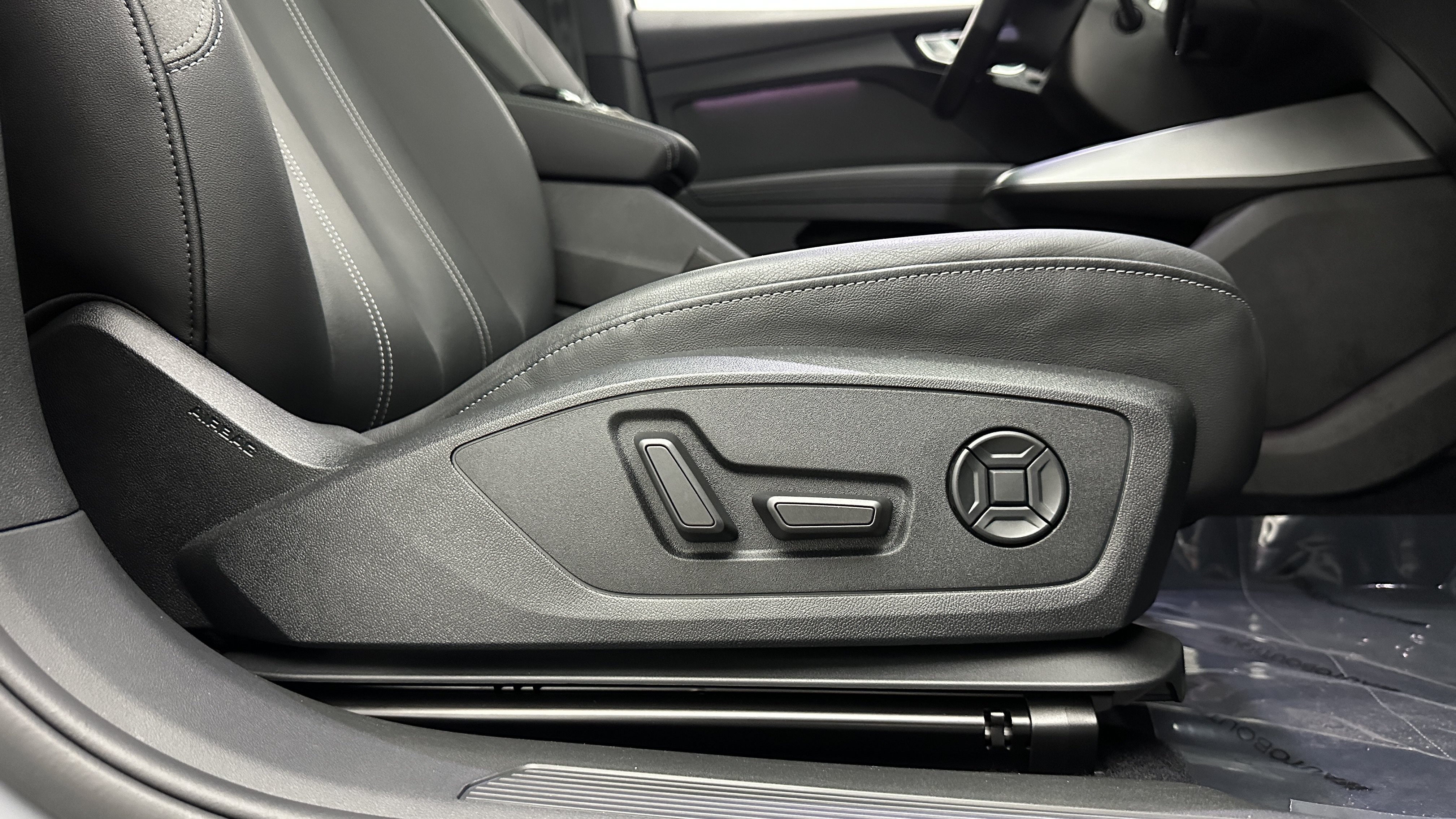 Used 2023 Audi Q4 e-tron Premium Plus w/ Premium Plus RWD image 38