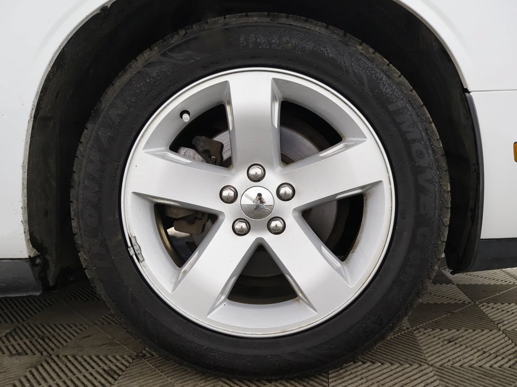 Used 2012 Dodge Challenger SXT RWD image 13