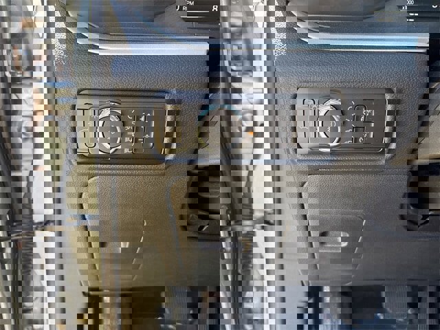 Used 2021 Ford Explorer XLT w/ Equipment Group 202A image 13