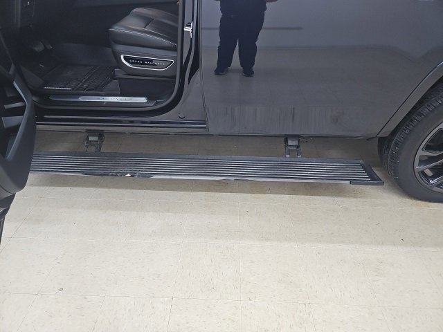 Used 2024 Jeep Grand Wagoneer Series II w/ Quick Order Packagew 28T image 16