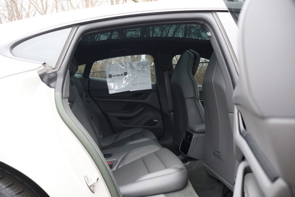 Used 2022 Porsche Taycan image 47