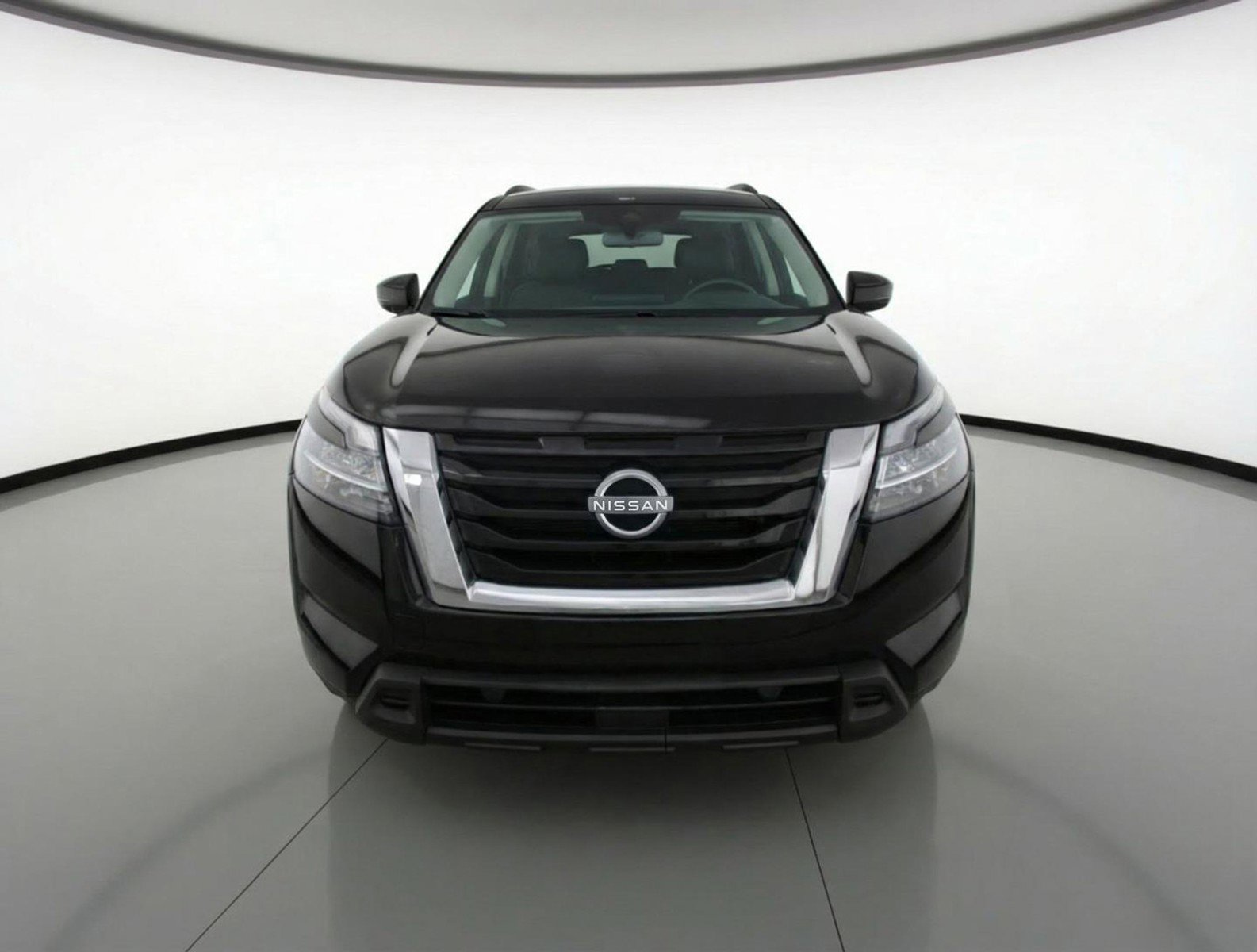 Used 2025 Nissan Pathfinder SV image 2