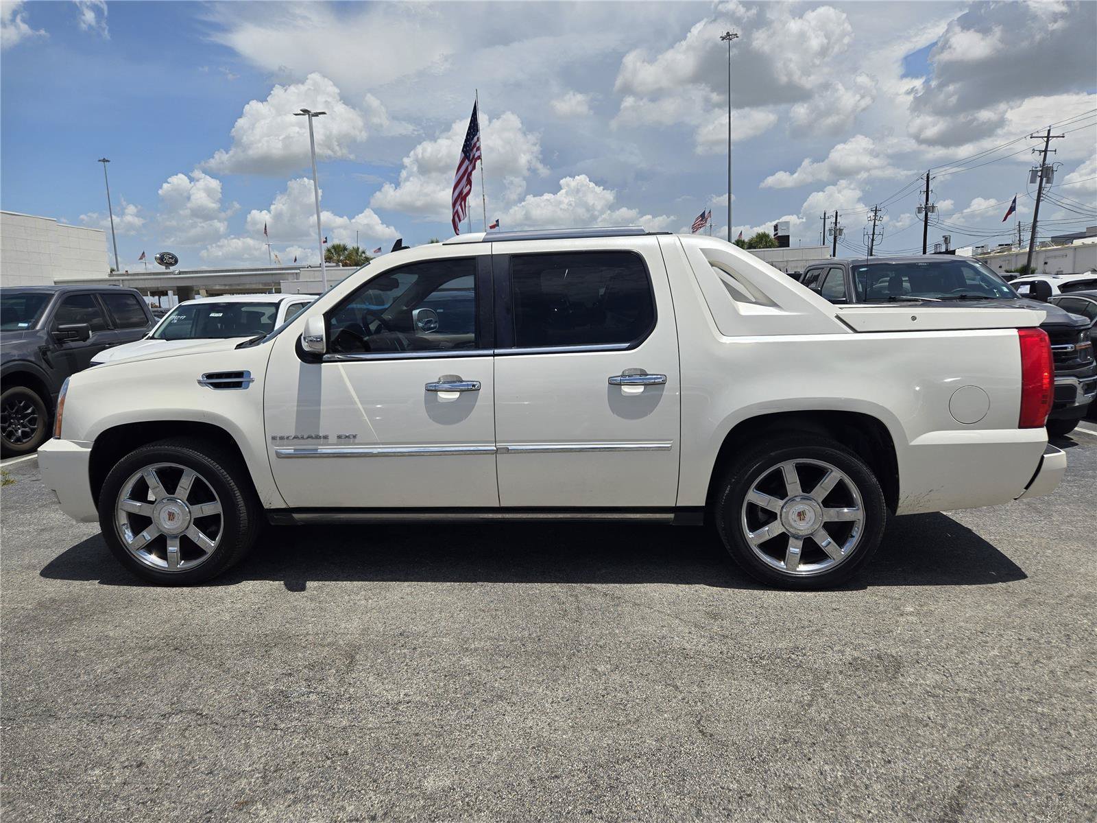 Used 2013 Cadillac Escalade EXT Premium AWD/4WD image 5