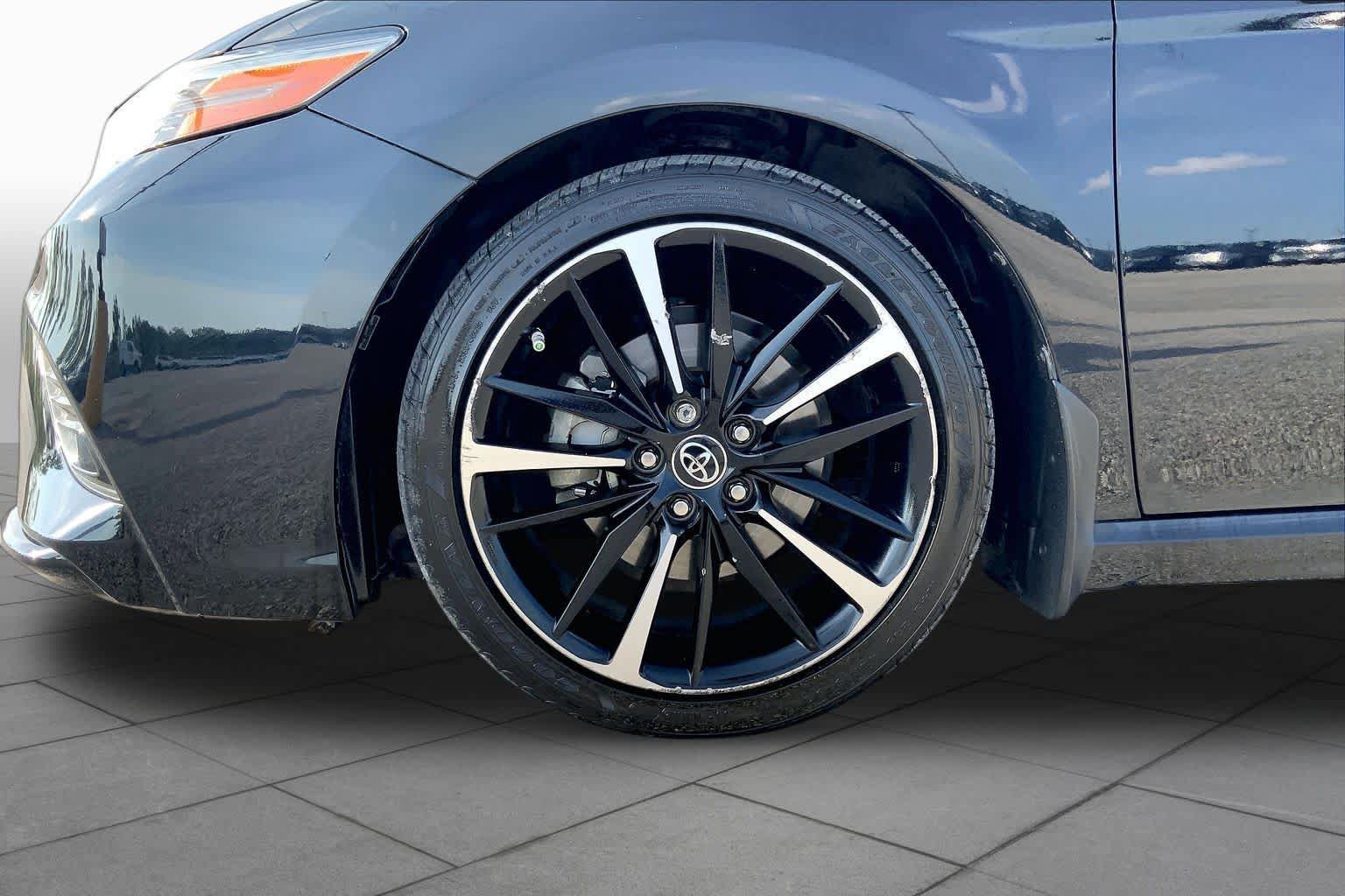 Used 2019 Toyota Camry XSE FWD image 11
