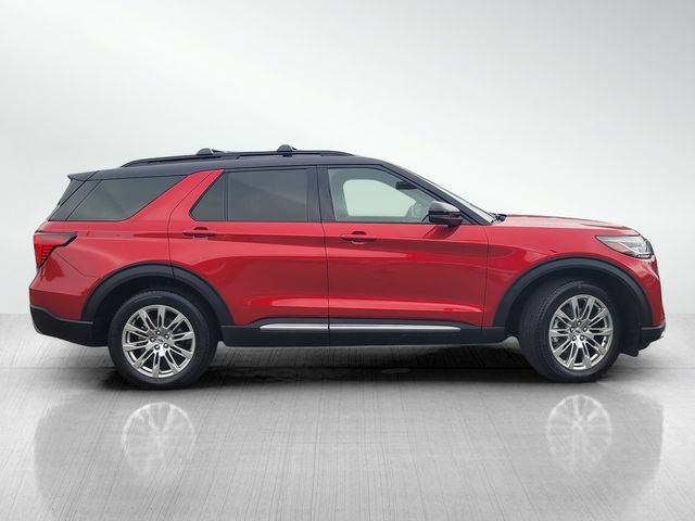 Used 2025 Ford Explorer Platinum AWD/4WD image 3