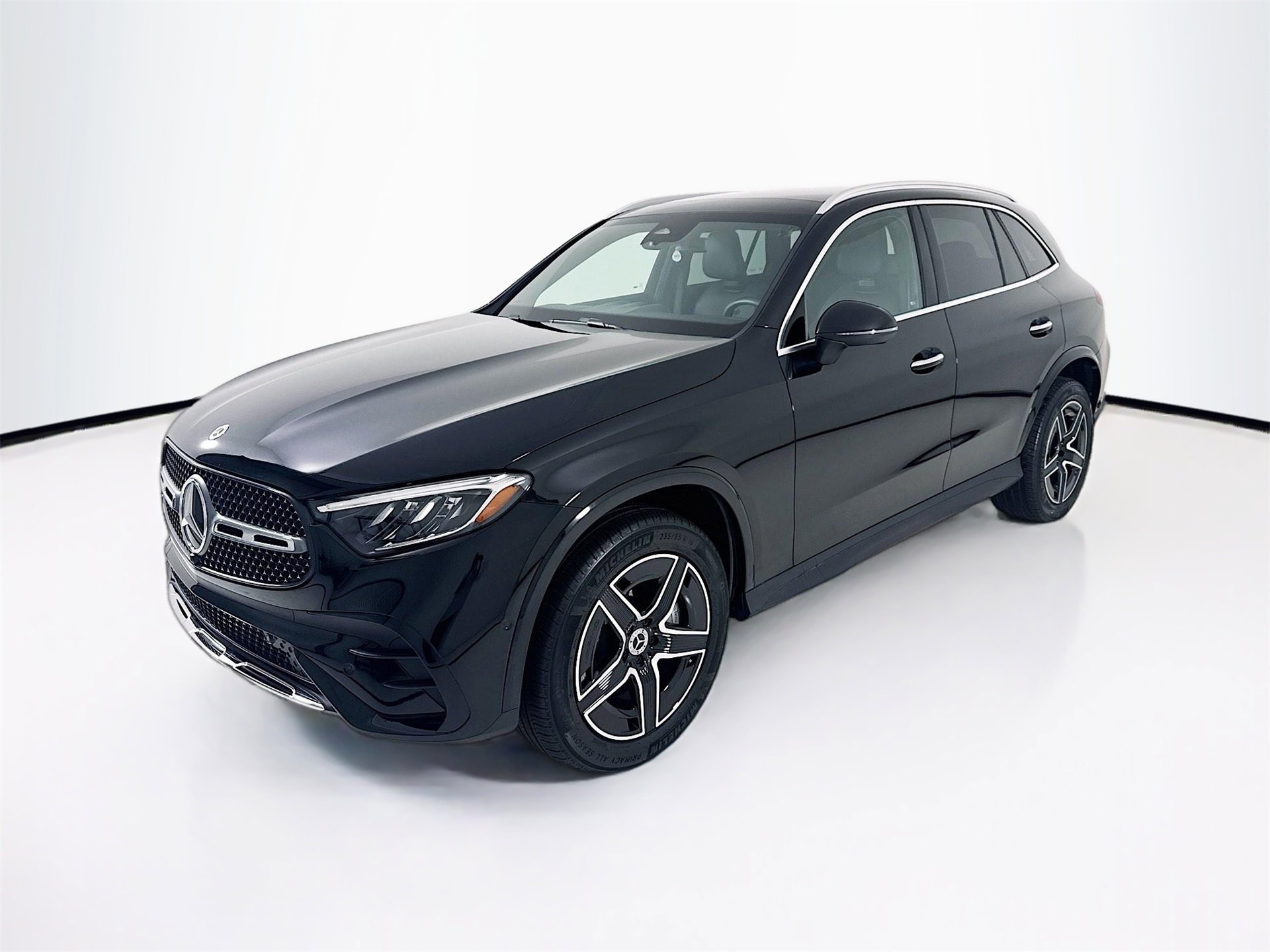 Used 2025 Mercedes-Benz GLC 300 image 3