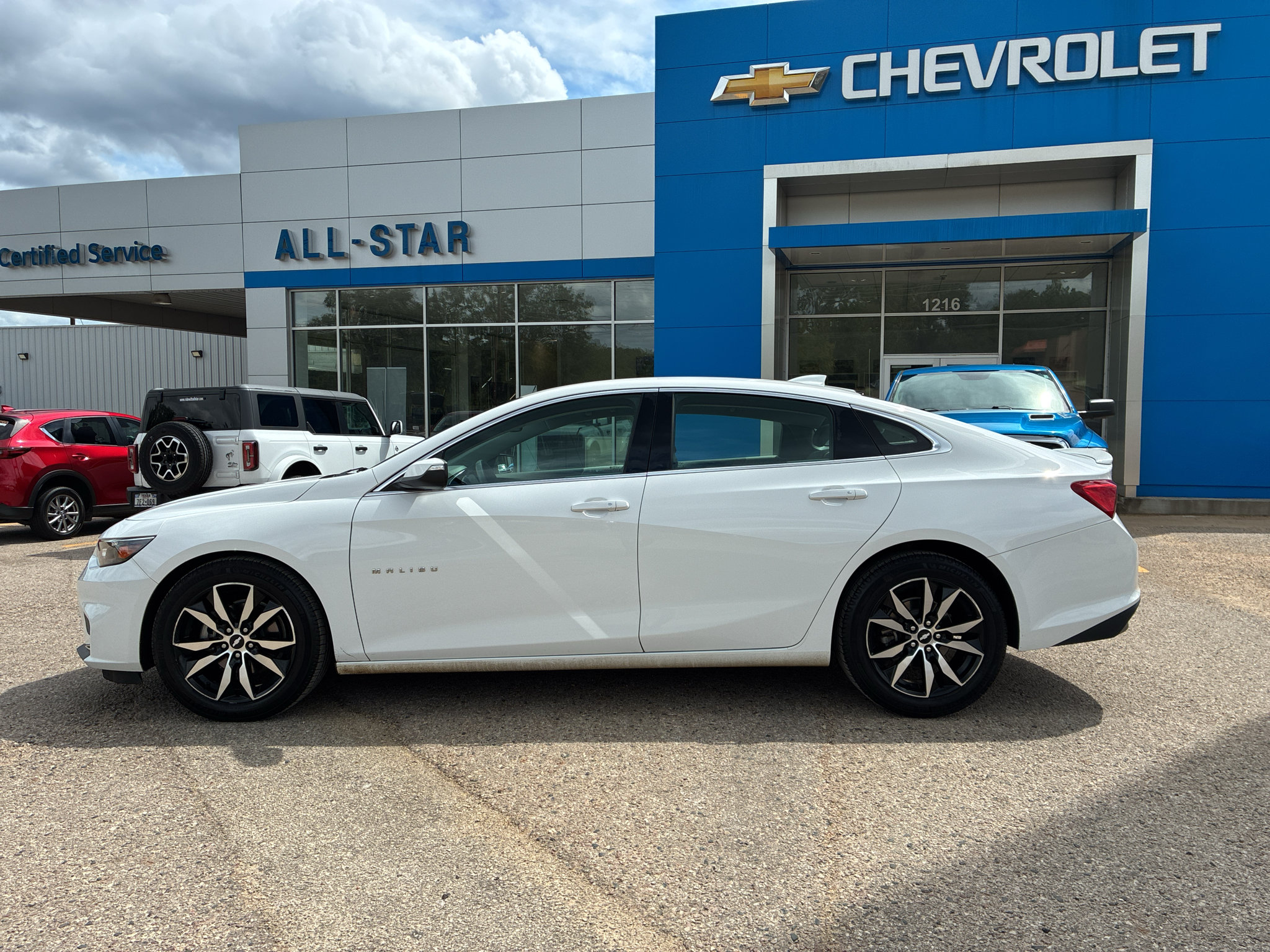 Used 2018 Chevrolet Malibu LT FWD image 4