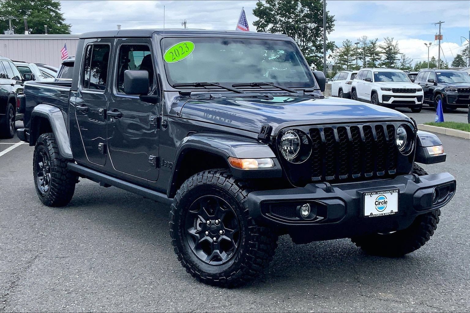 Certified 2023 Jeep Gladiator Sport AWD/4WD image 2