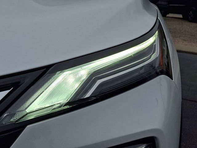 Used 2025 Nissan Rogue Platinum w/ Platinum Premium Package image 9