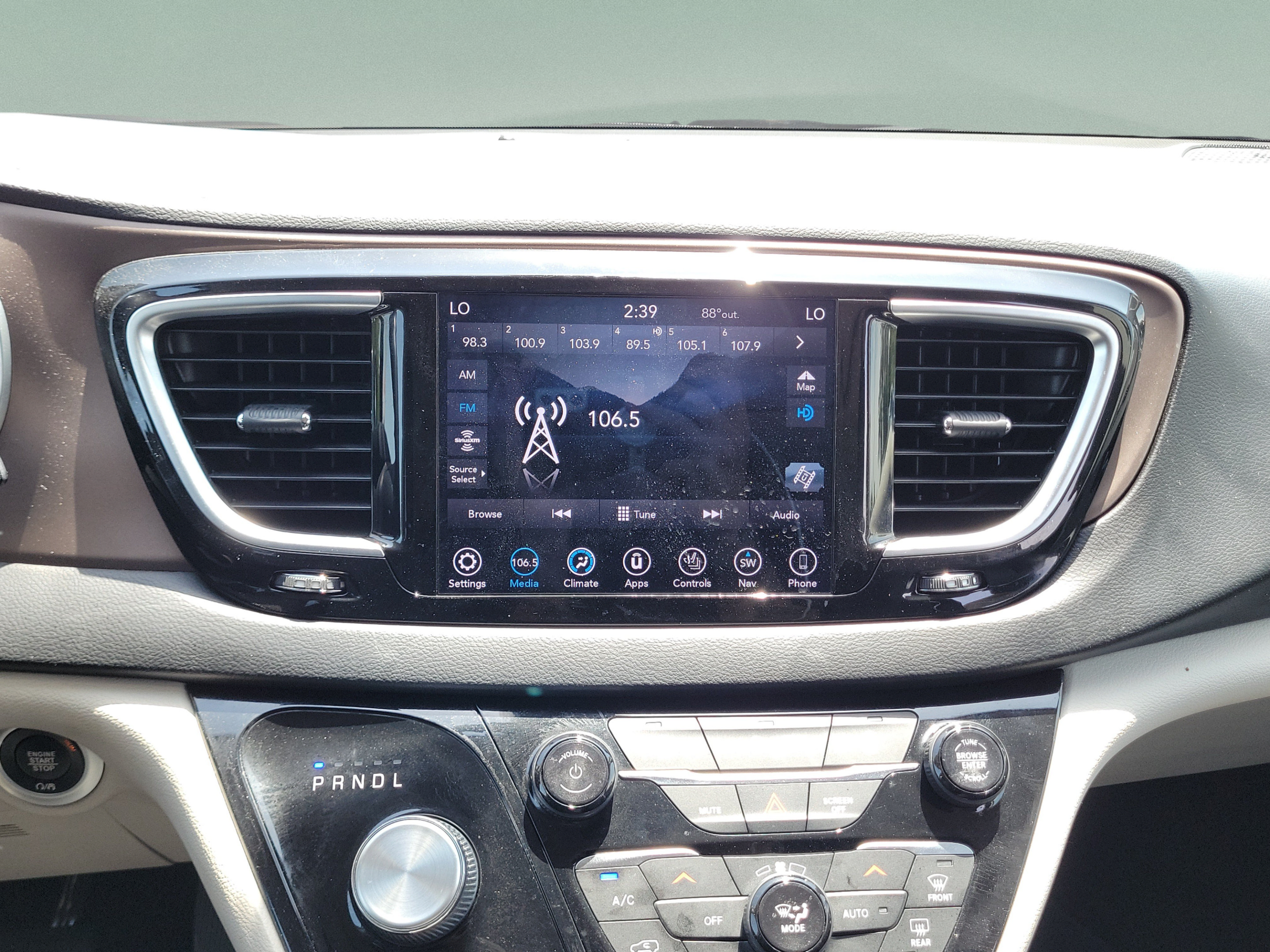 Used 2019 Chrysler Pacifica Touring-L Plus FWD image 13