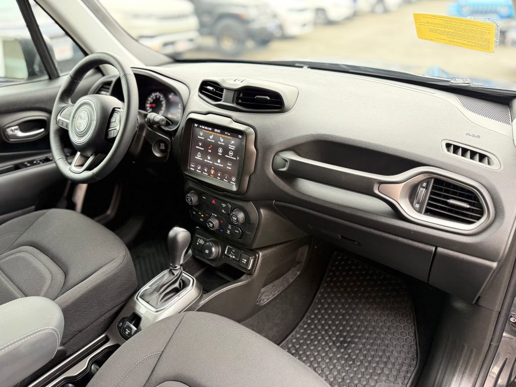 Used 2022 Jeep Renegade Latitude w/ Convenience Group image 17