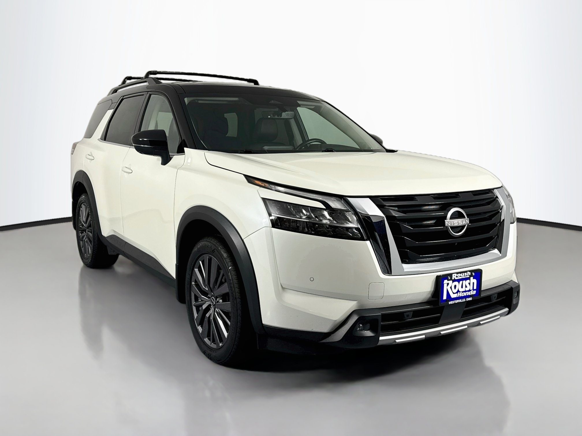 Used 2023 Nissan Pathfinder SL w/ SL Premium Package AWD/4WD image 3