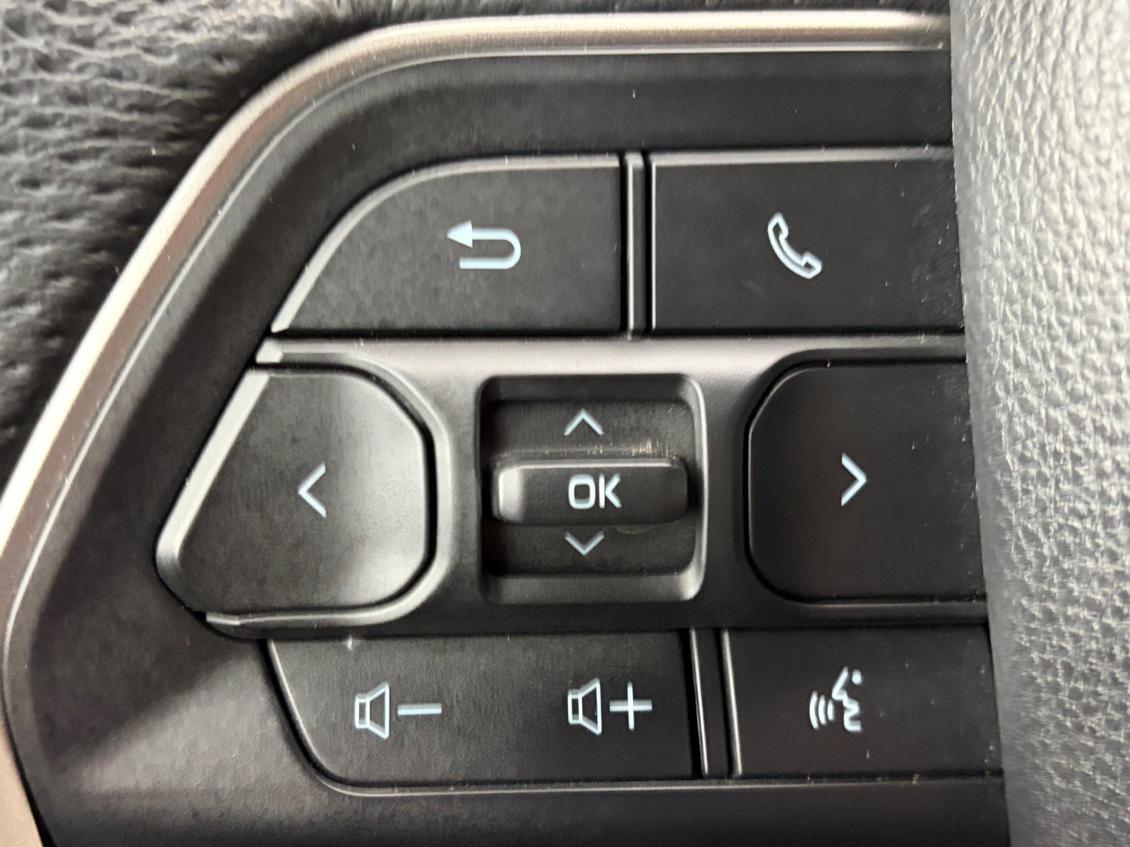 Used 2025 Toyota Tacoma TRD Sport w/ TRD Sport Upgrade Package AWD/4WD image 20