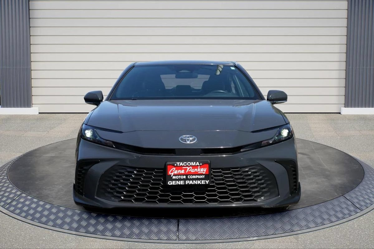 Used 2025 Toyota Camry SE FWD image 2