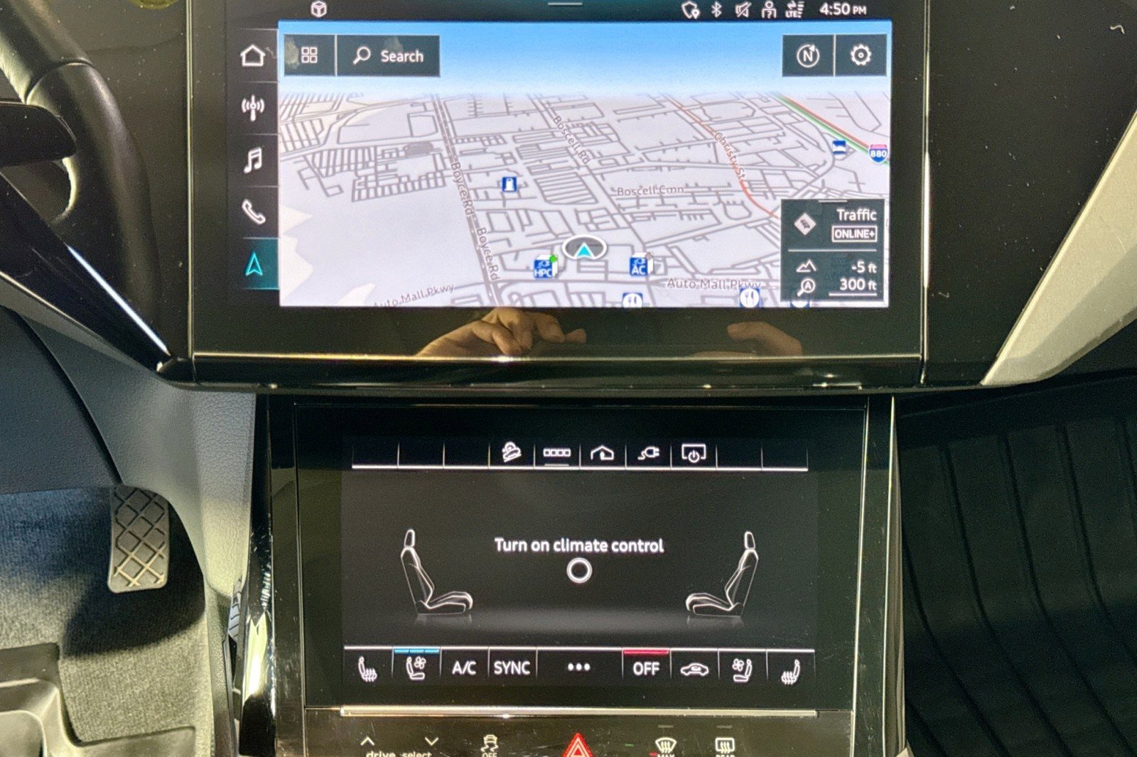 Used 2024 Audi Q8 e-tron Premium Plus w/ Premium Plus Package image 12