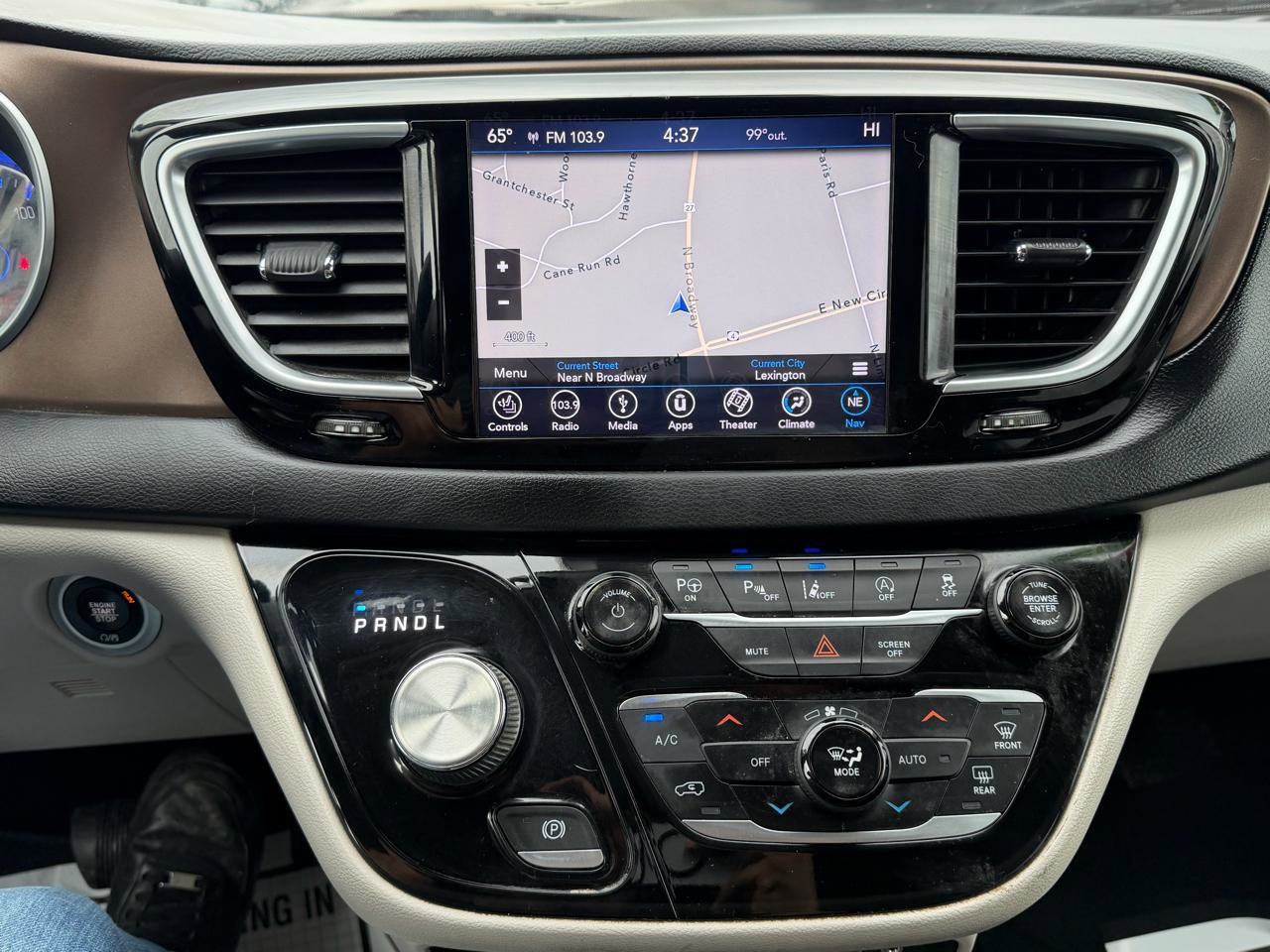 Used 2018 Chrysler Pacifica Touring-L Plus w/ Advanced Safetytec Group image 17